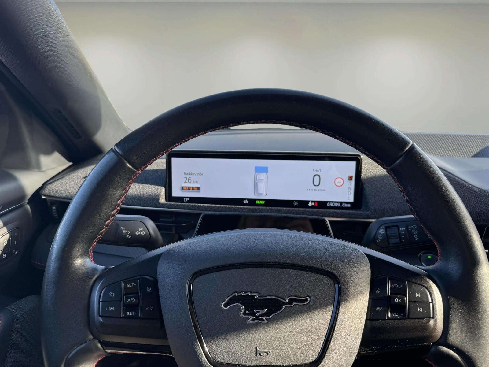 Blå Ford Mustang Mach-E fra 2022