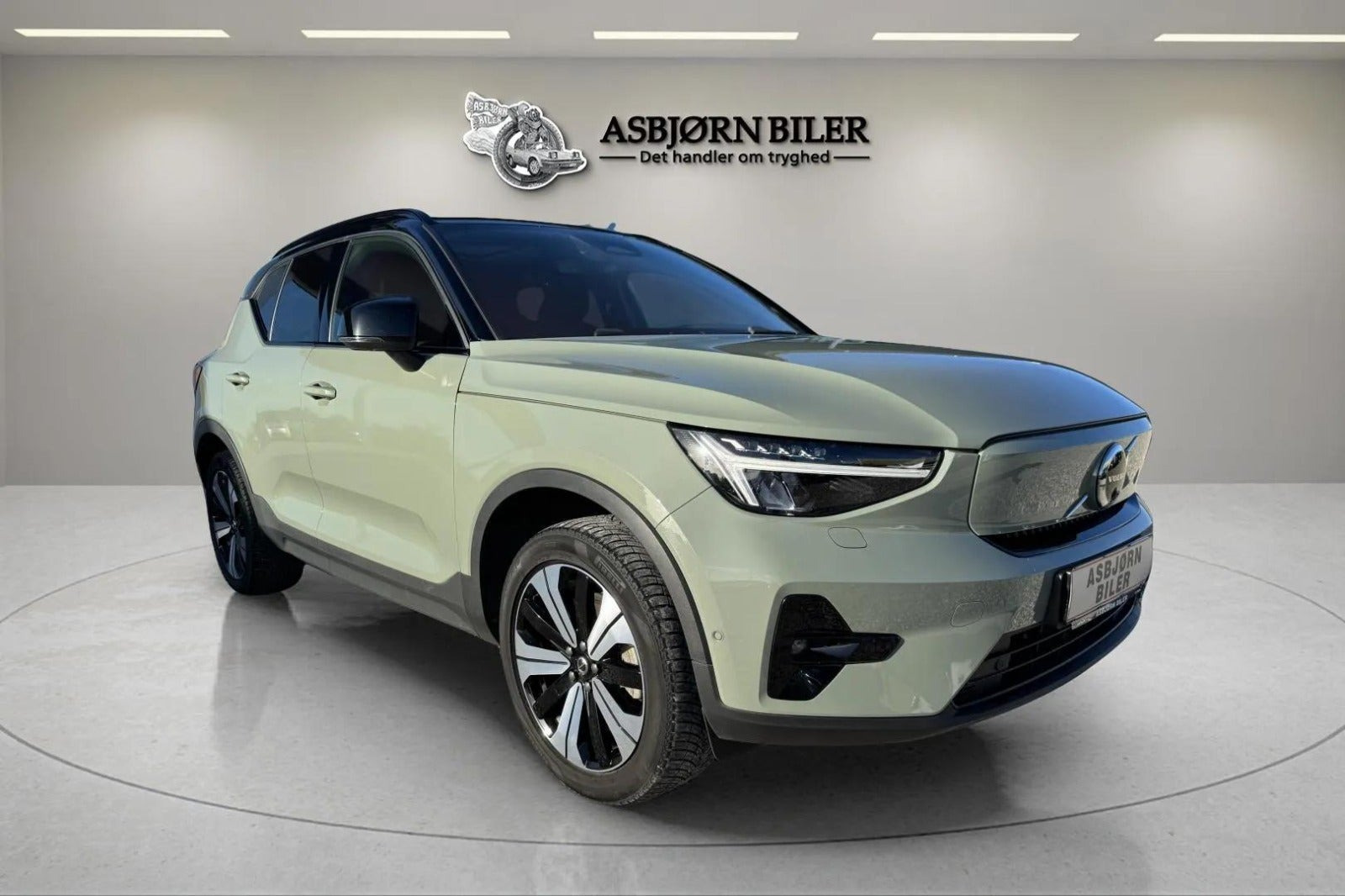 Grøn Volvo XC40 fra 2023