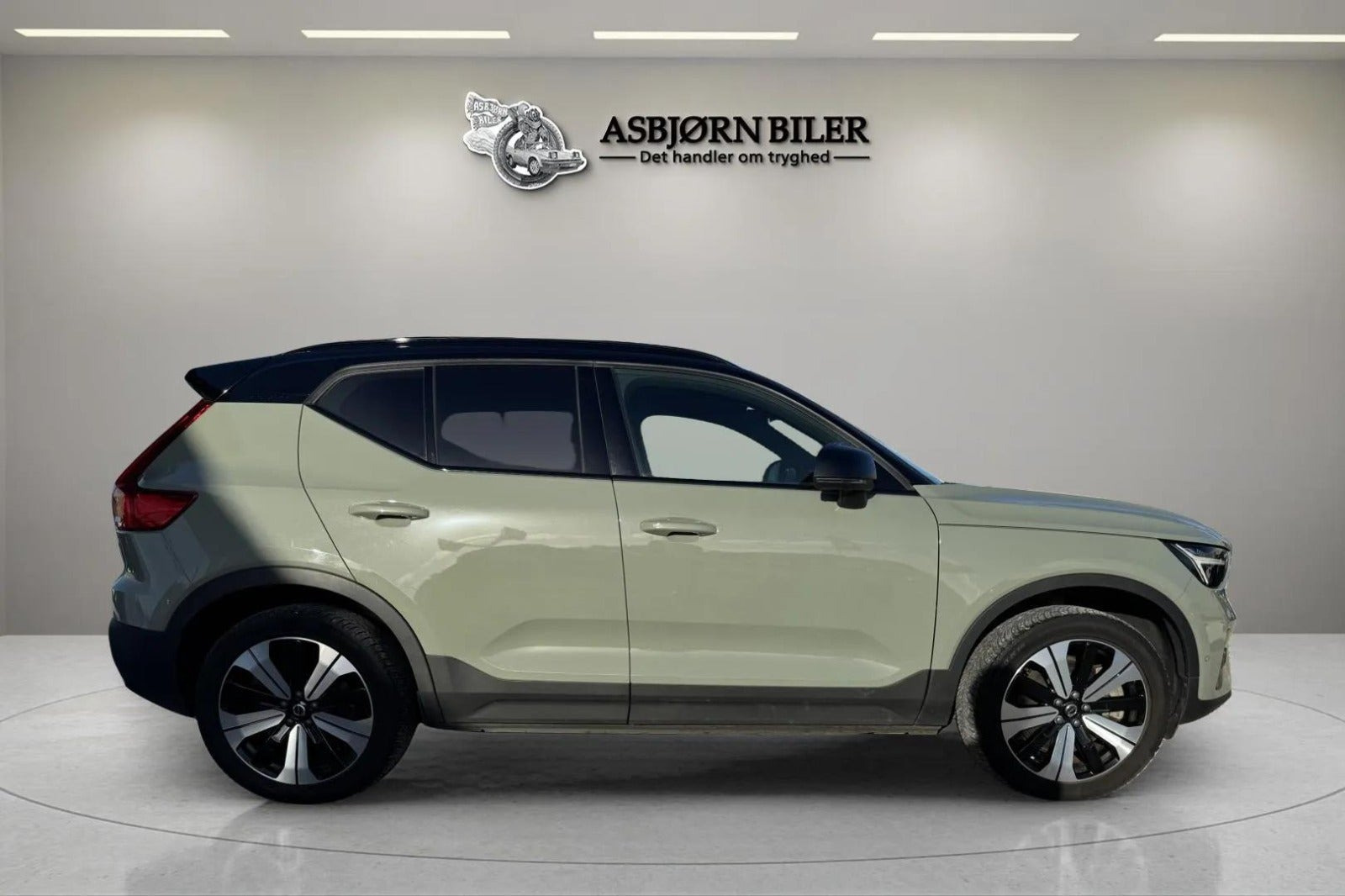 Grøn Volvo XC40 fra 2023