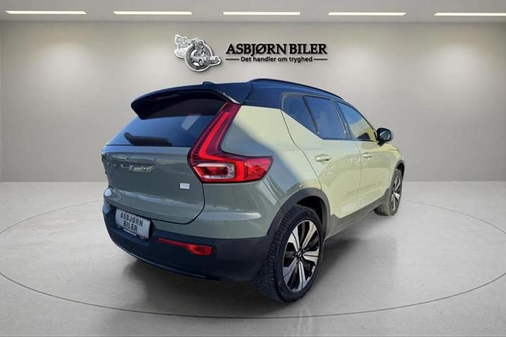 Grøn Volvo XC40 fra 2023