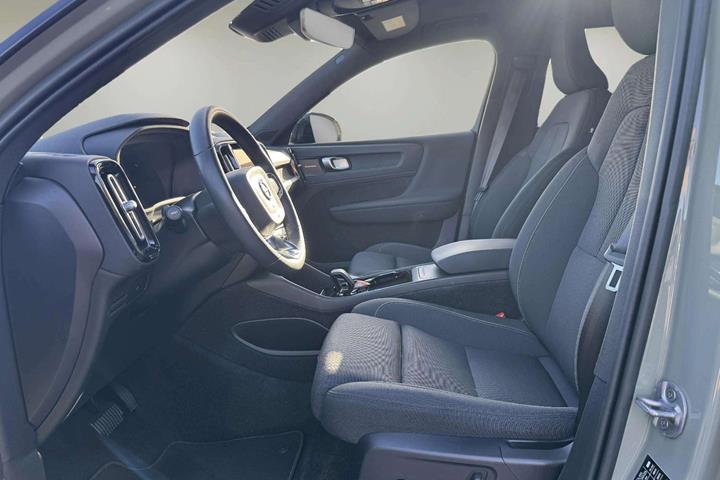 Grøn Volvo XC40 fra 2023