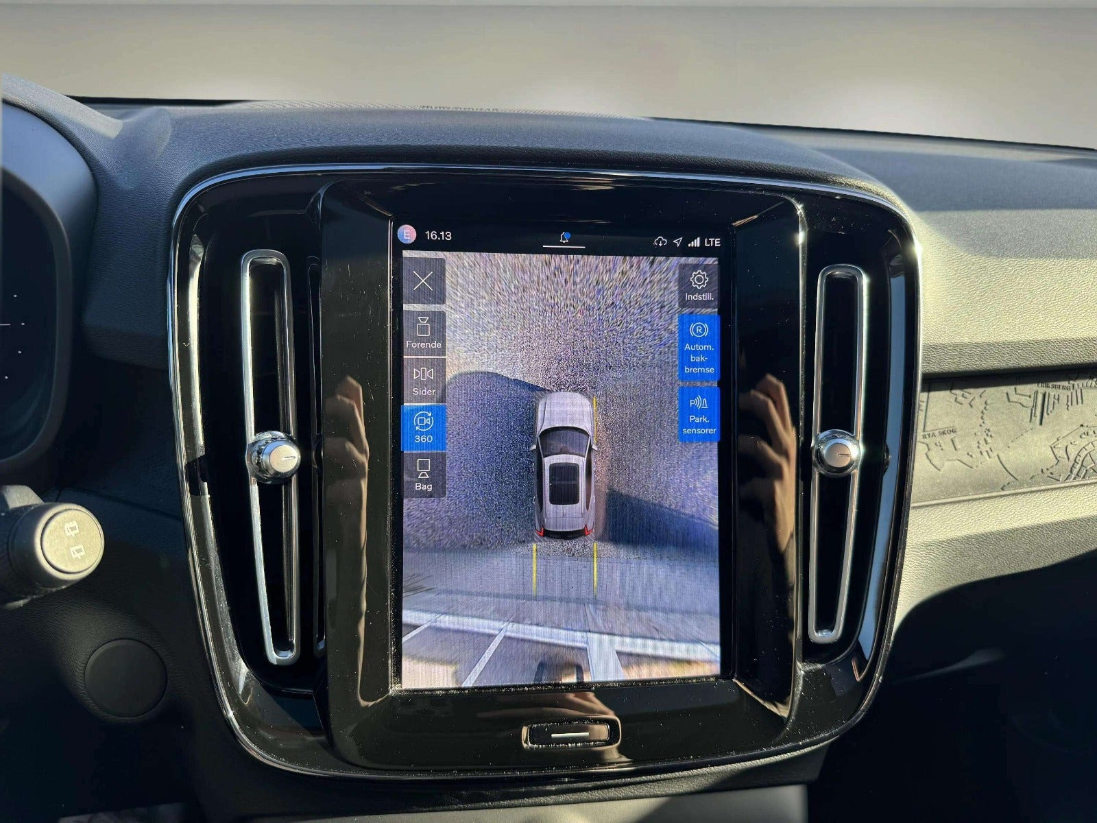 Grøn Volvo XC40 fra 2023