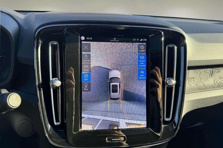 Grøn Volvo XC40 fra 2023