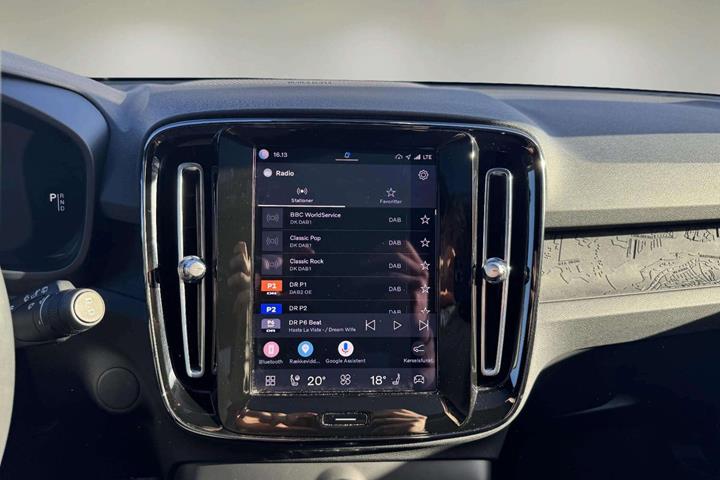 Grøn Volvo XC40 fra 2023