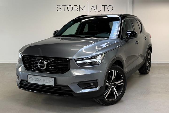 Grå Volvo XC40 fra 2018 set udefra