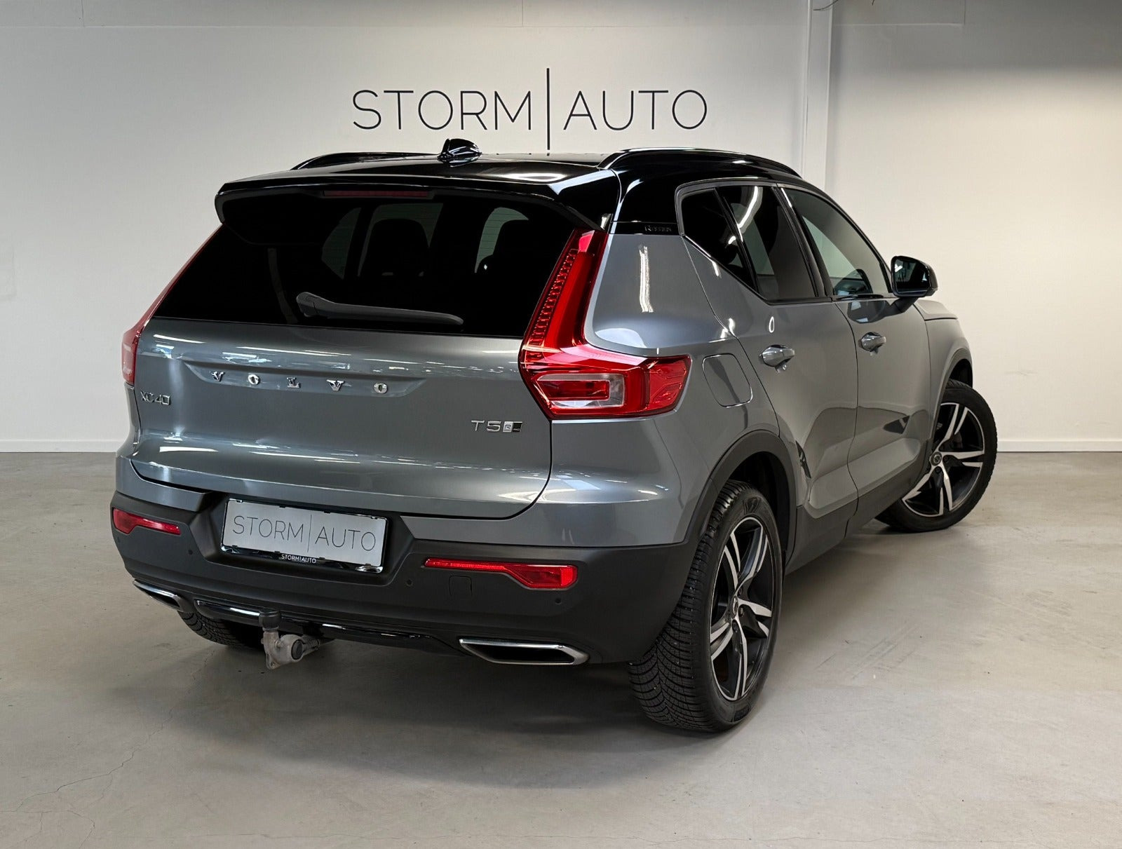 Grå Volvo XC40 fra 2018