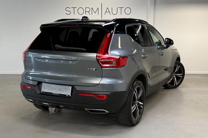 Grå Volvo XC40 fra 2018