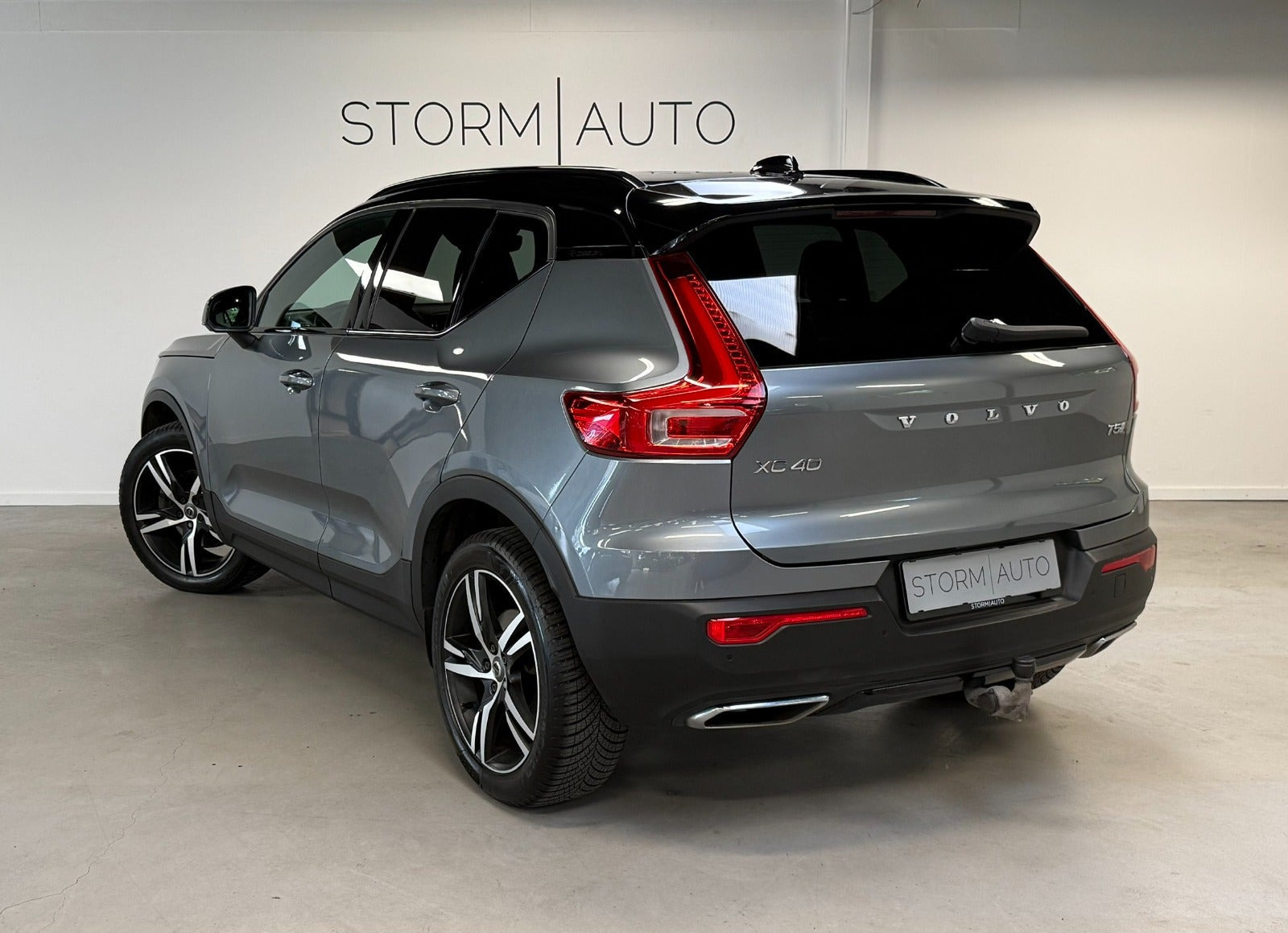 Grå Volvo XC40 fra 2018