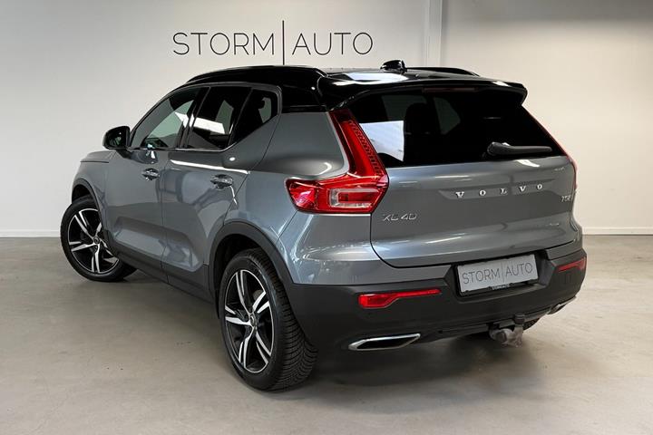 Grå Volvo XC40 fra 2018