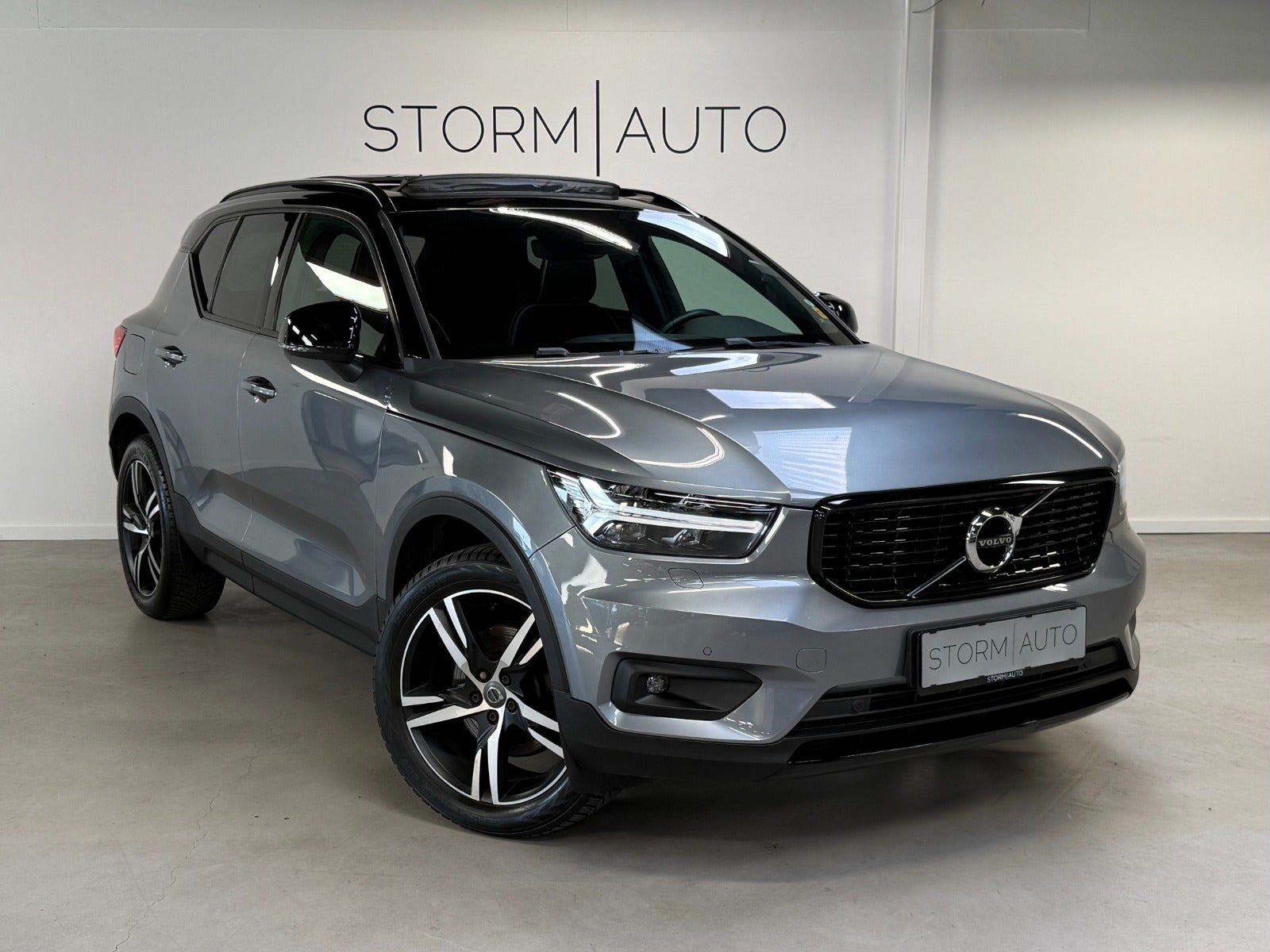 Grå Volvo XC40 fra 2018