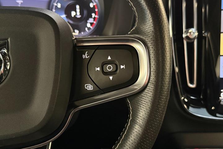 Grå Volvo XC40 fra 2018
