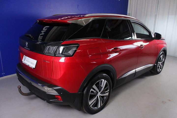 Rød Peugeot 3008 fra 2021