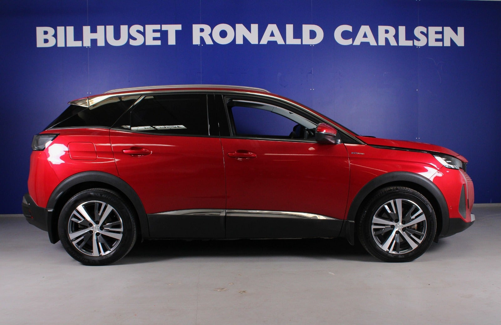 Rød Peugeot 3008 fra 2021