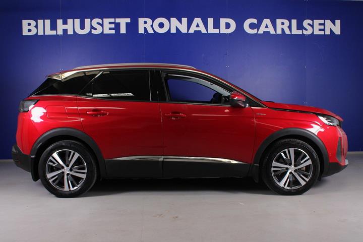 Rød Peugeot 3008 fra 2021