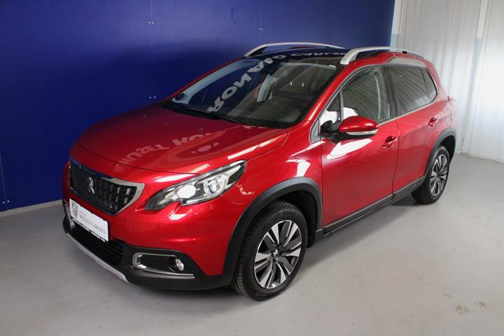 Rød Peugeot 2008 fra 2019