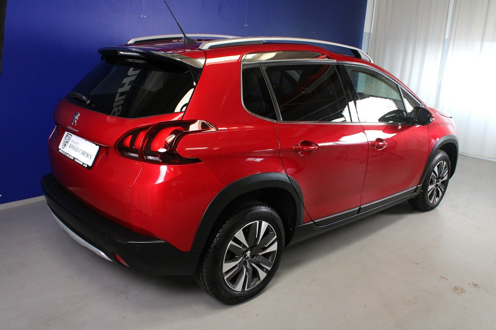 Rød Peugeot 2008 fra 2019