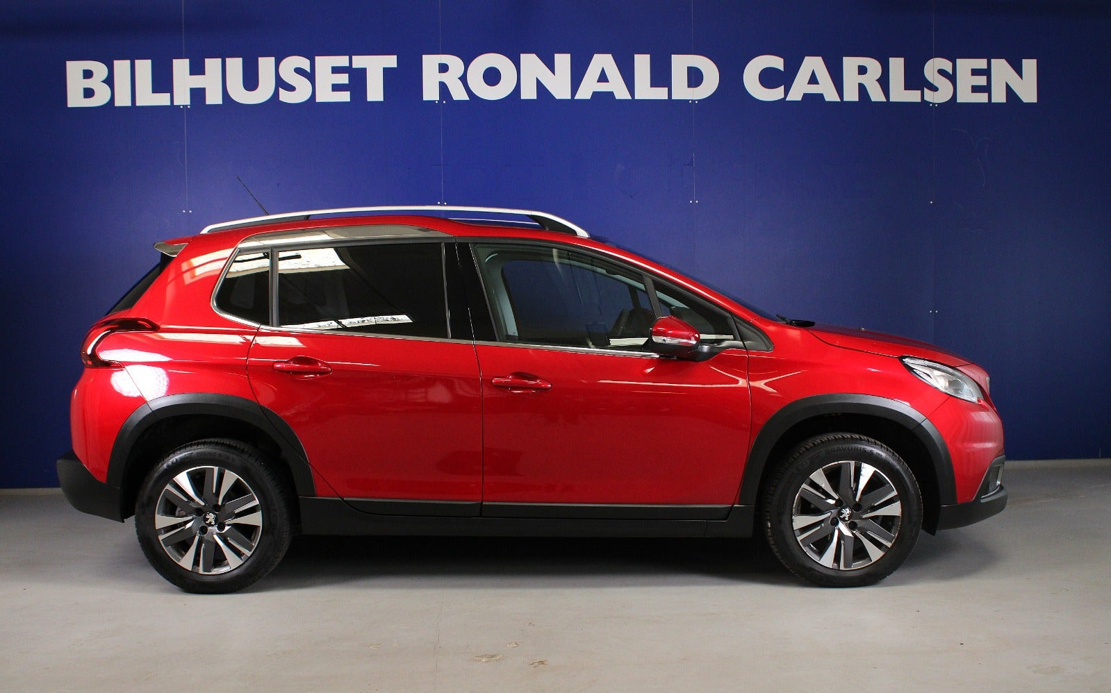 Rød Peugeot 2008 fra 2019