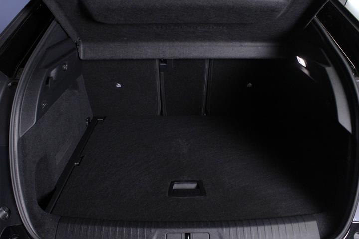 Grå Peugeot e-3008 fra 2025