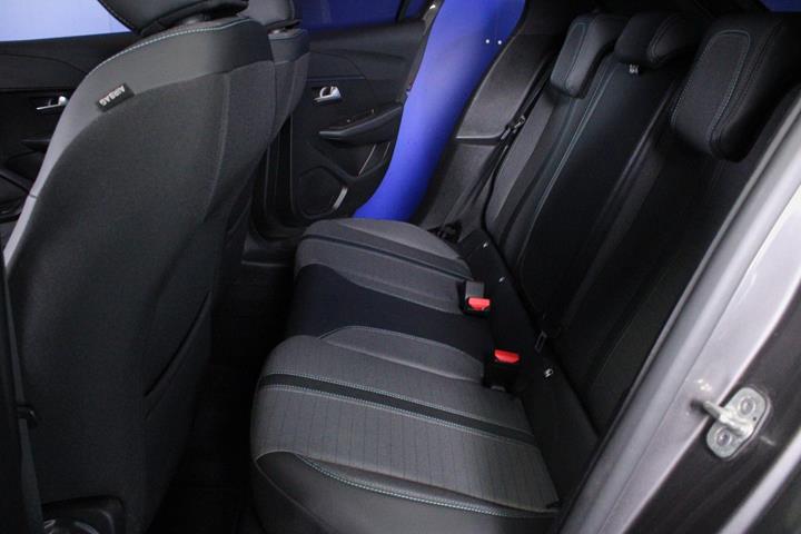 Grå Peugeot 208 fra 2022