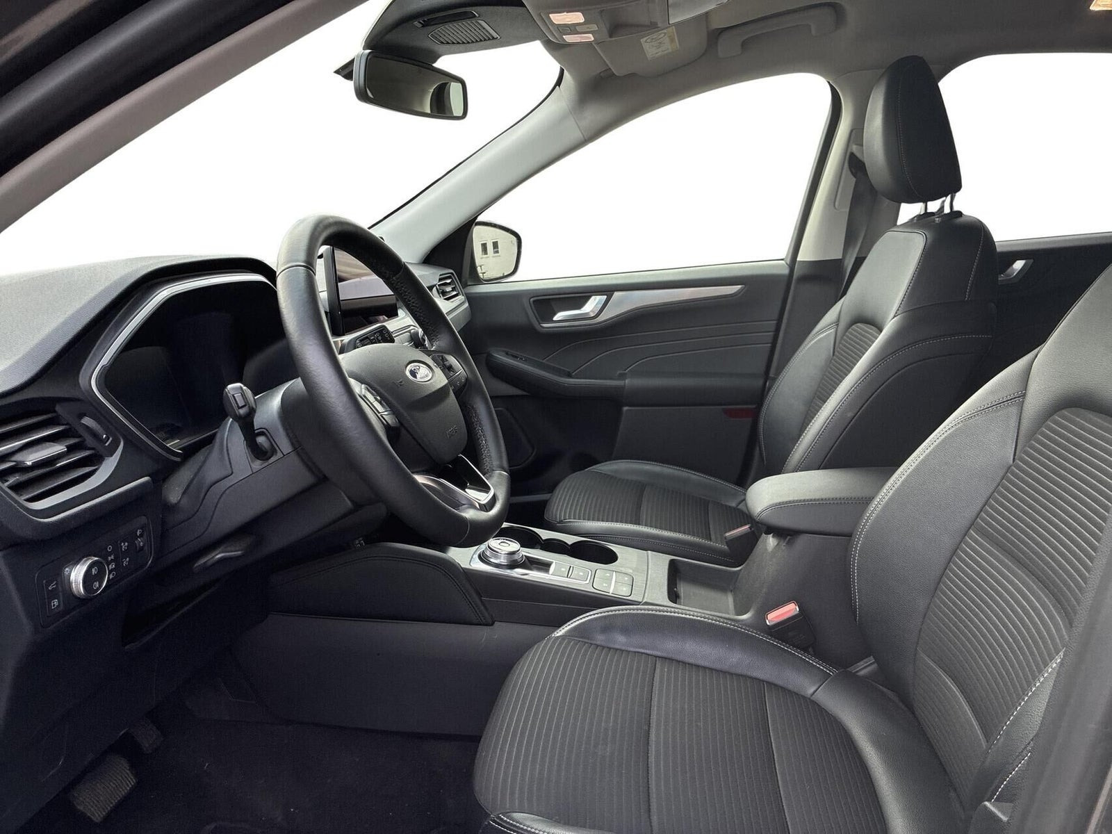 Grå Ford Kuga fra 2021