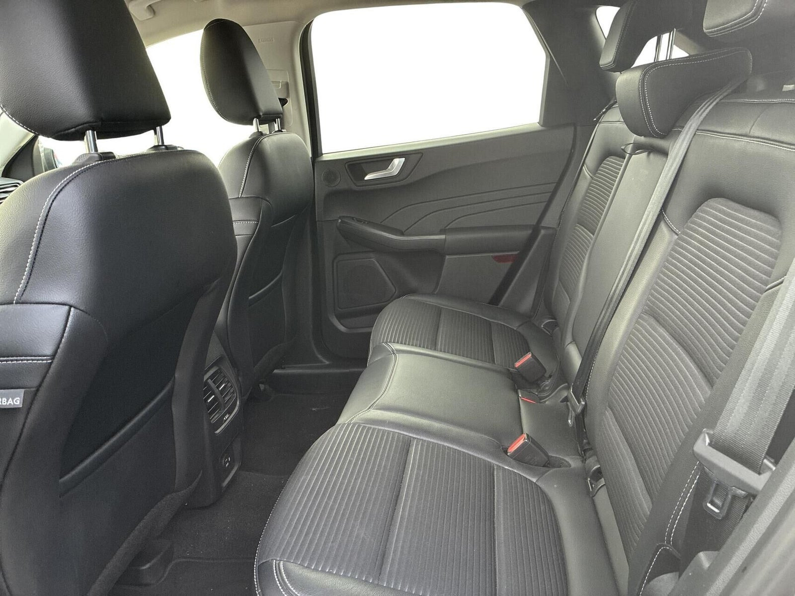 Grå Ford Kuga fra 2021