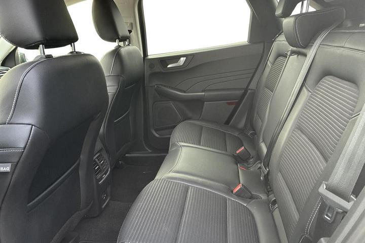 Grå Ford Kuga fra 2021