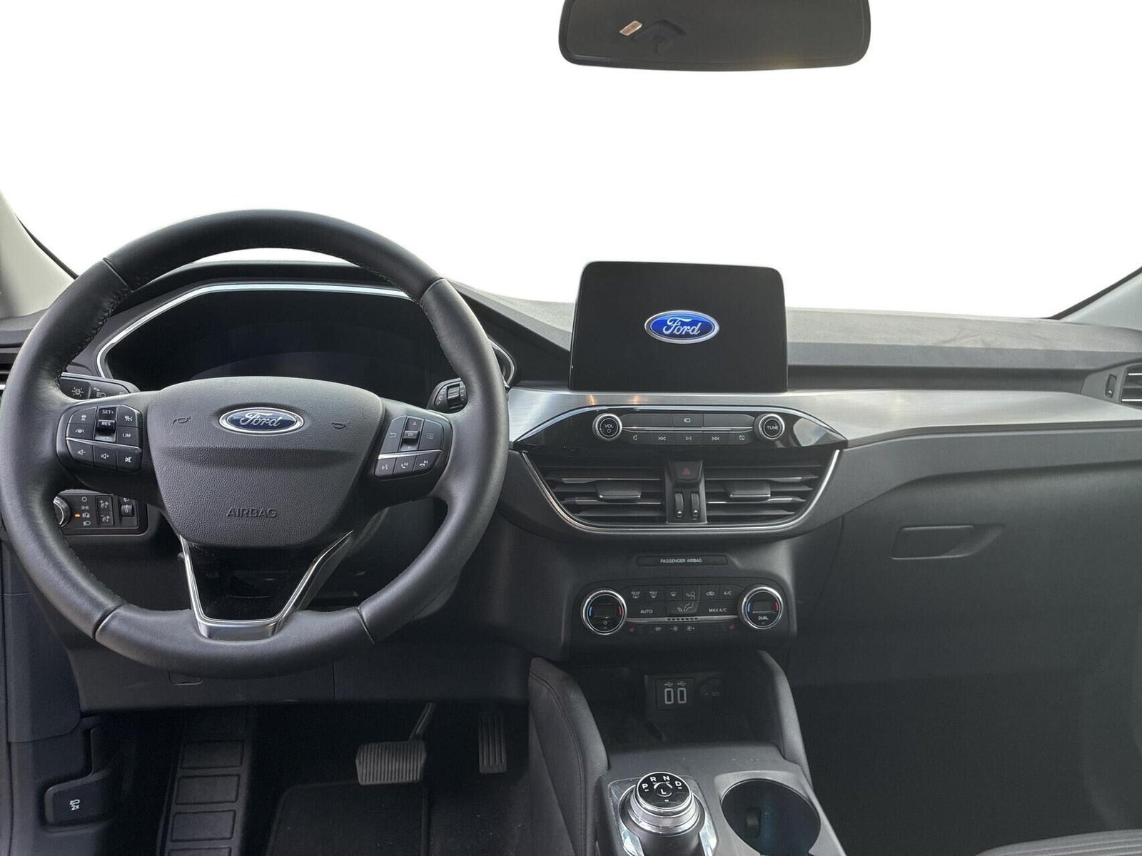 Grå Ford Kuga fra 2021