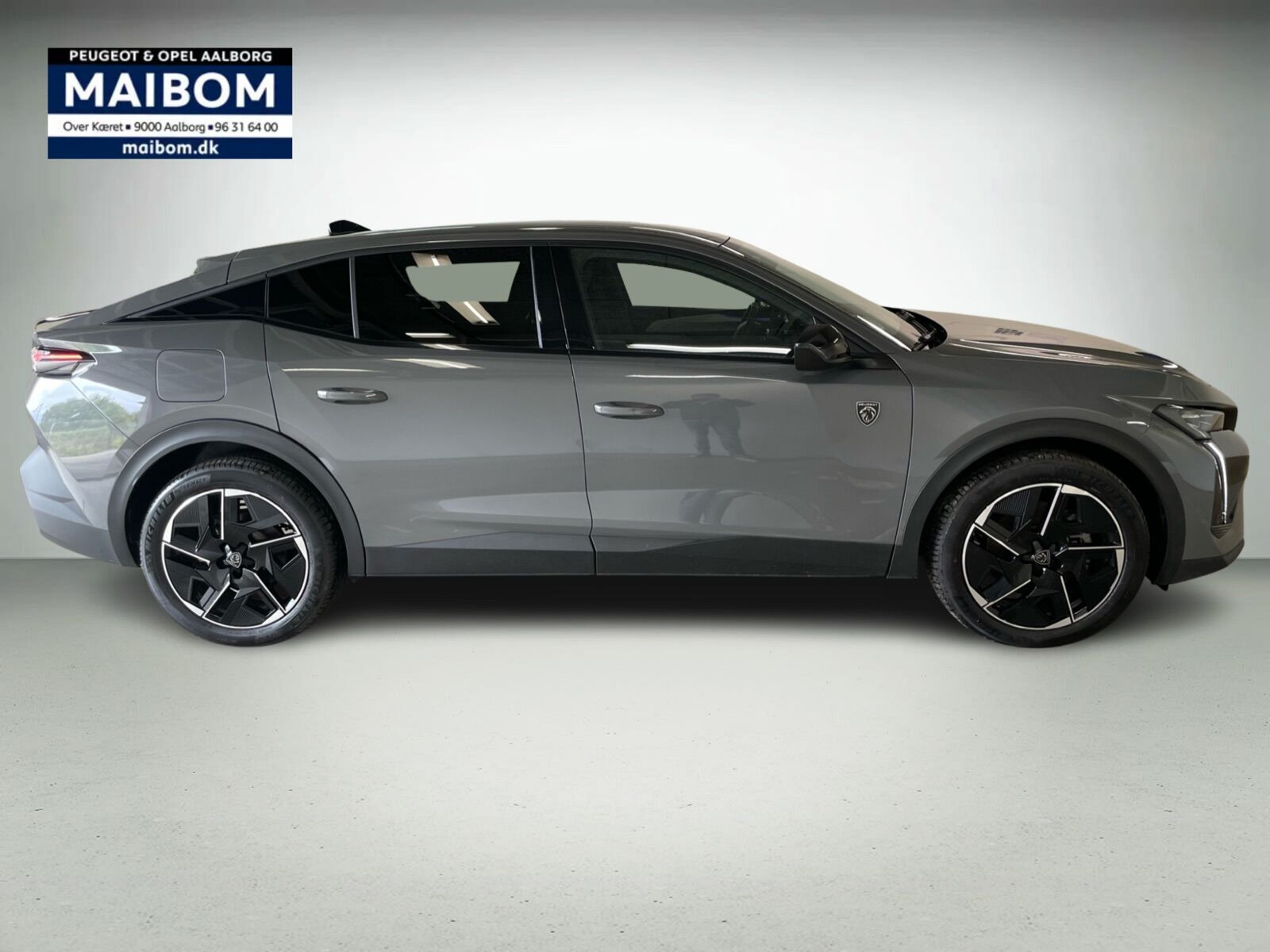 Grå Peugeot e-408 fra 2025