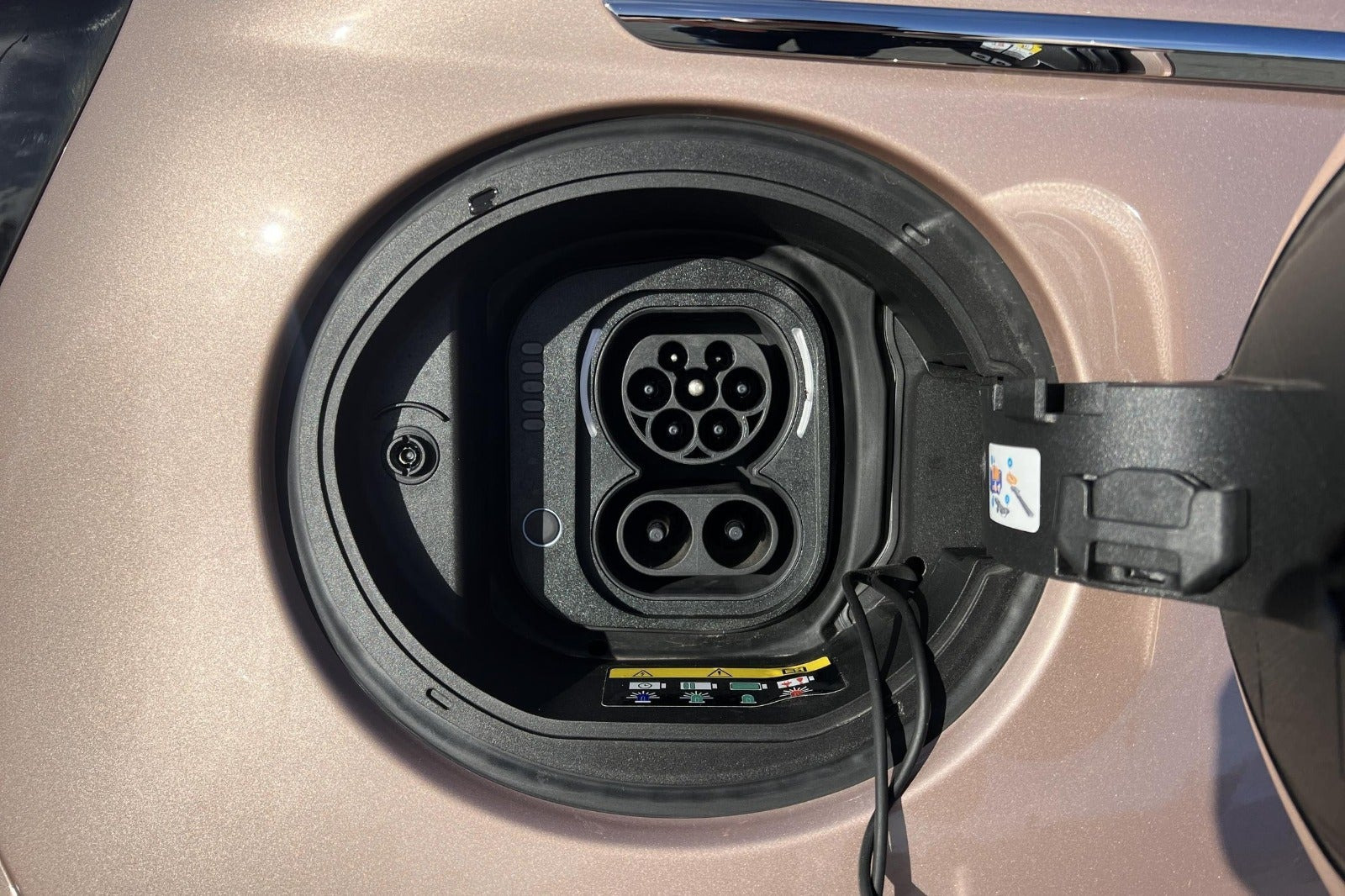 Grå Fiat 500e fra 2023