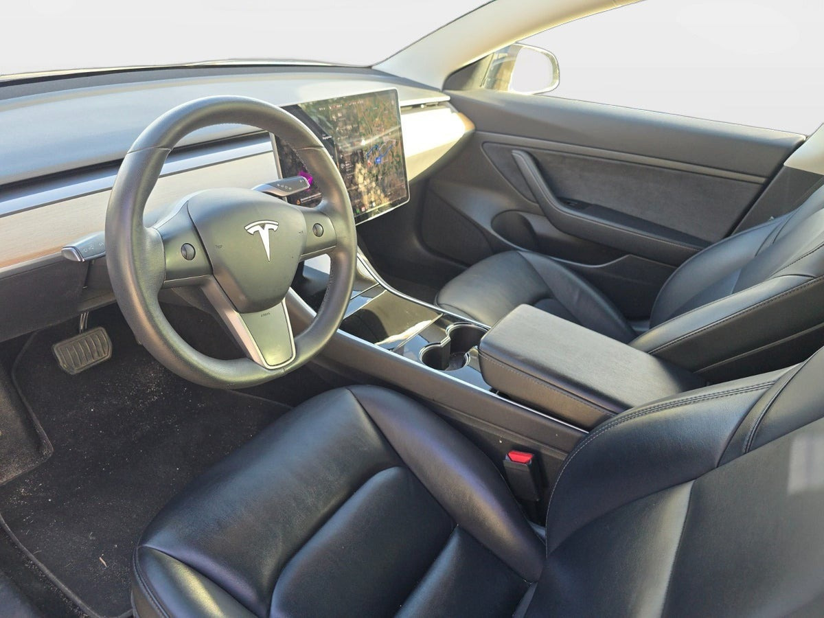 Sort Tesla Model 3 fra 2019