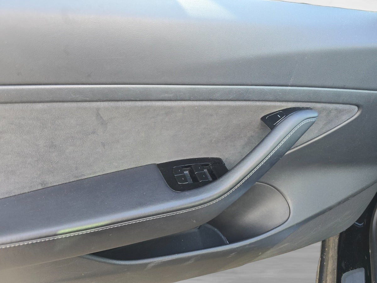 Sort Tesla Model 3 fra 2019