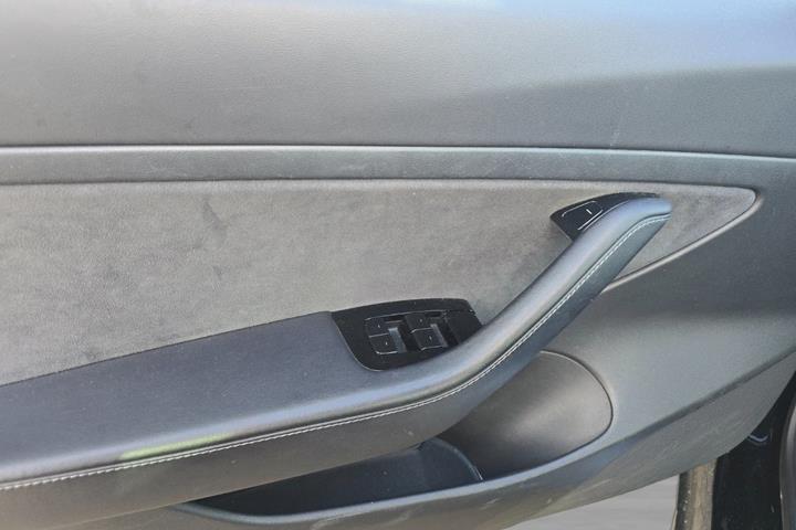 Sort Tesla Model 3 fra 2019