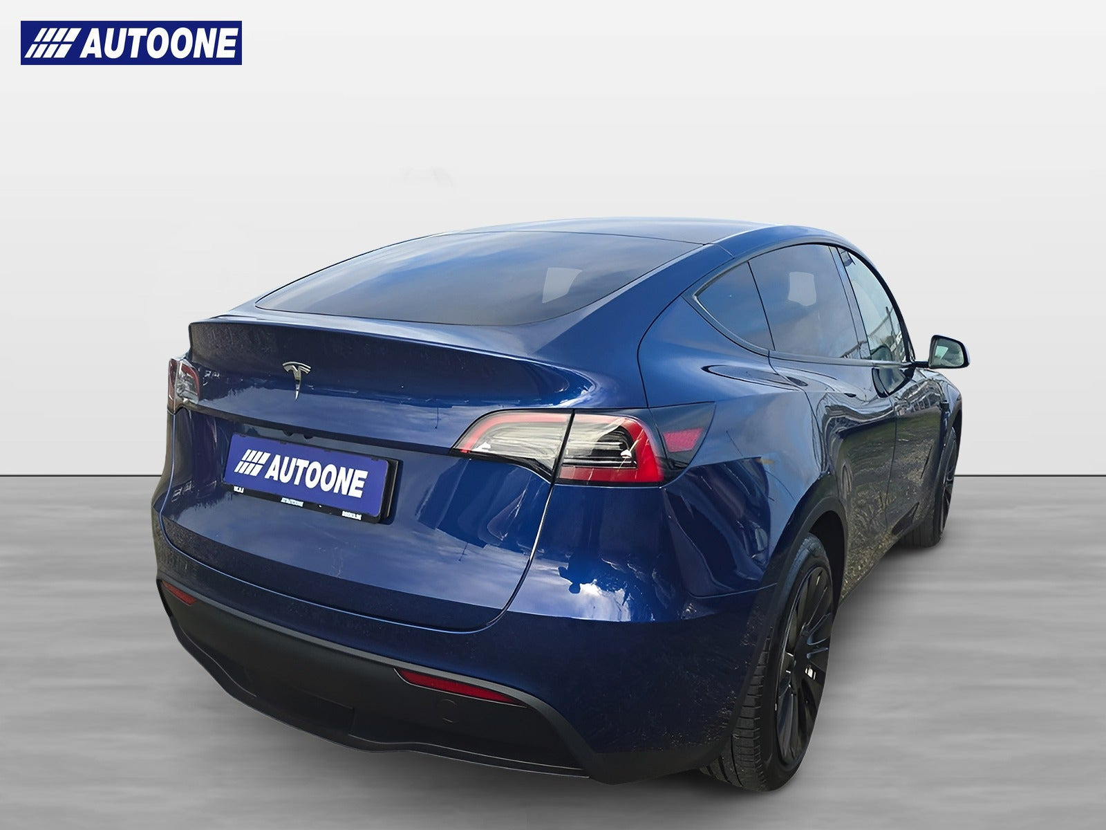 Blå Tesla Model Y fra 2023
