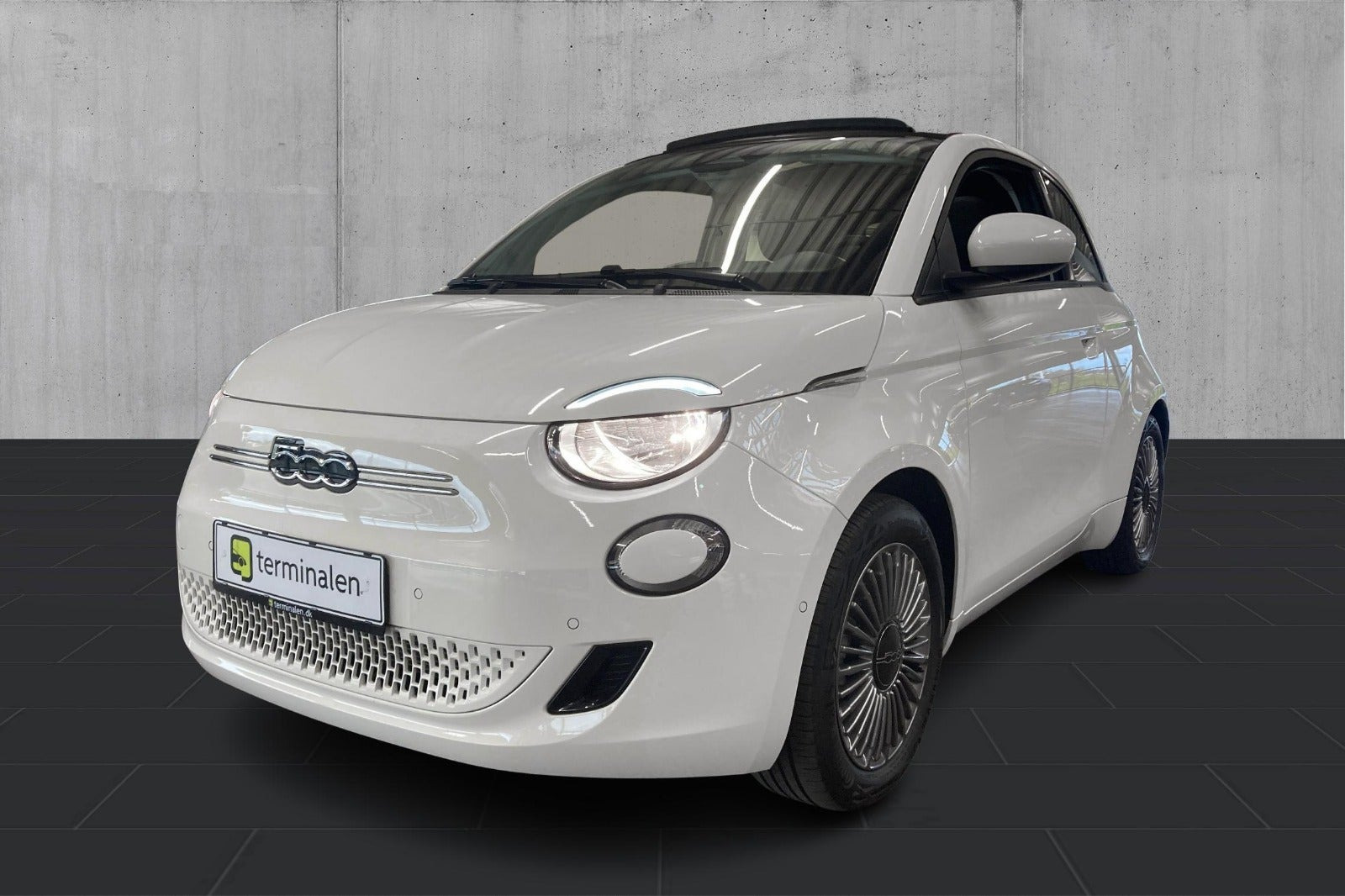 Hvid Fiat 500e fra 2023