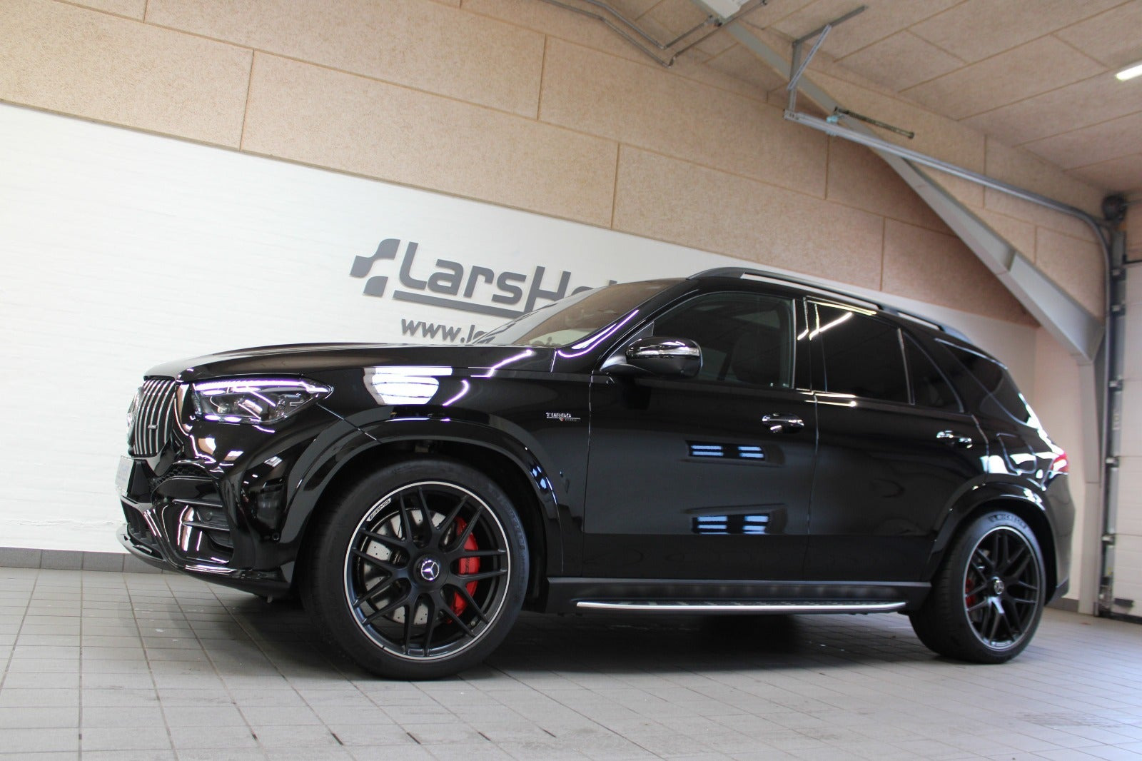 Sort Mercedes GLE53 fra 2025