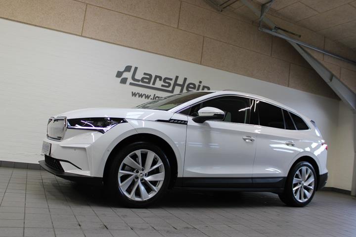 Hvid Skoda Enyaq fra 2022