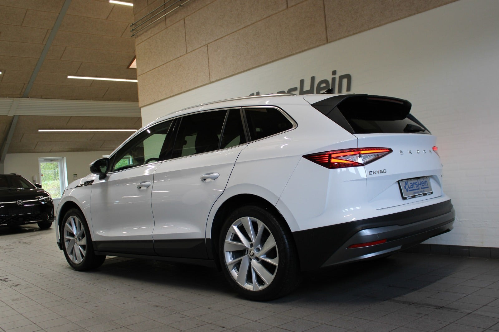 Hvid Skoda Enyaq fra 2022