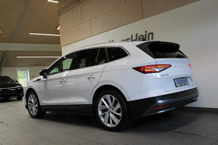 Hvid Skoda Enyaq fra 2022