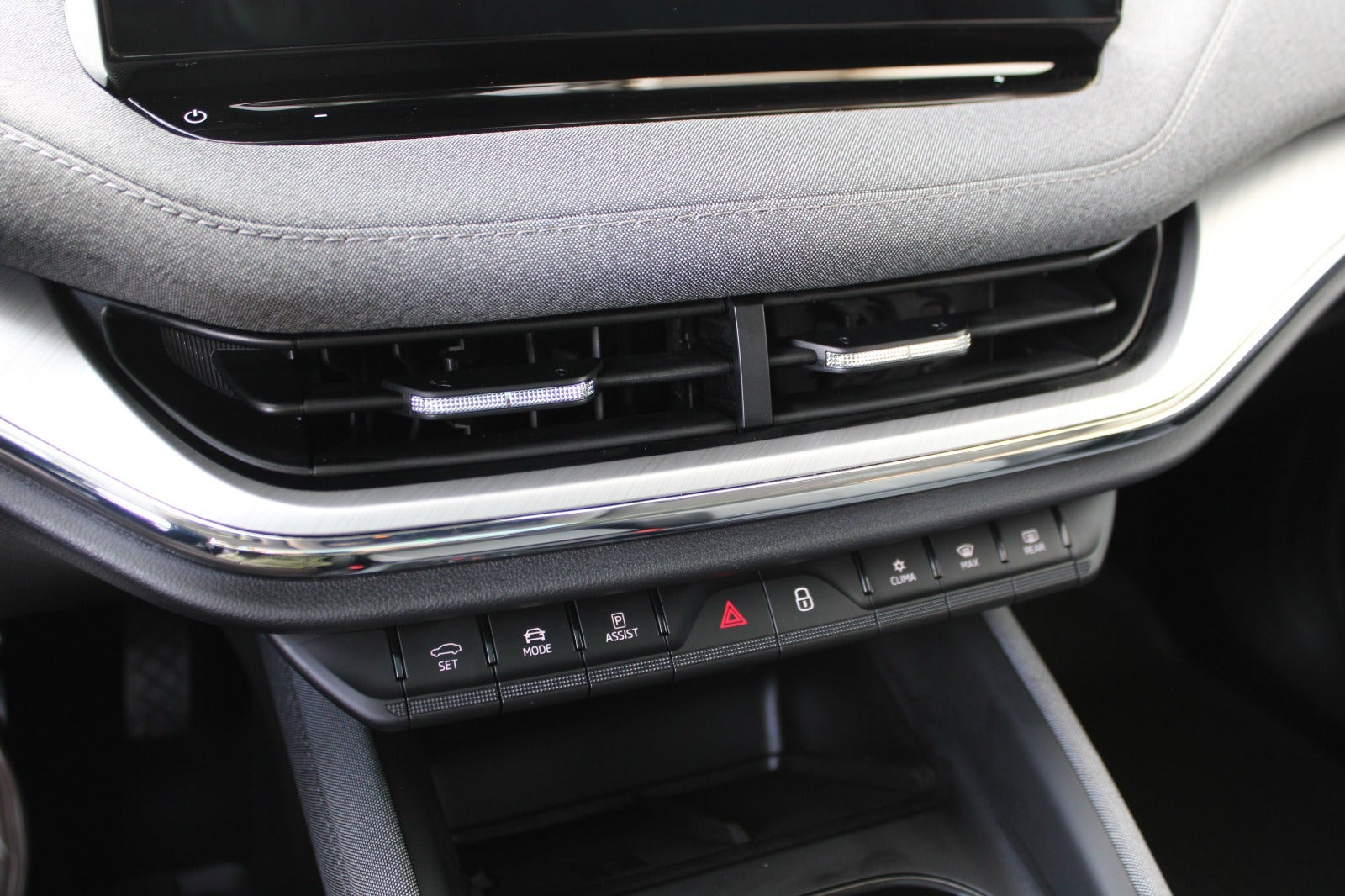 Hvid Skoda Enyaq fra 2022