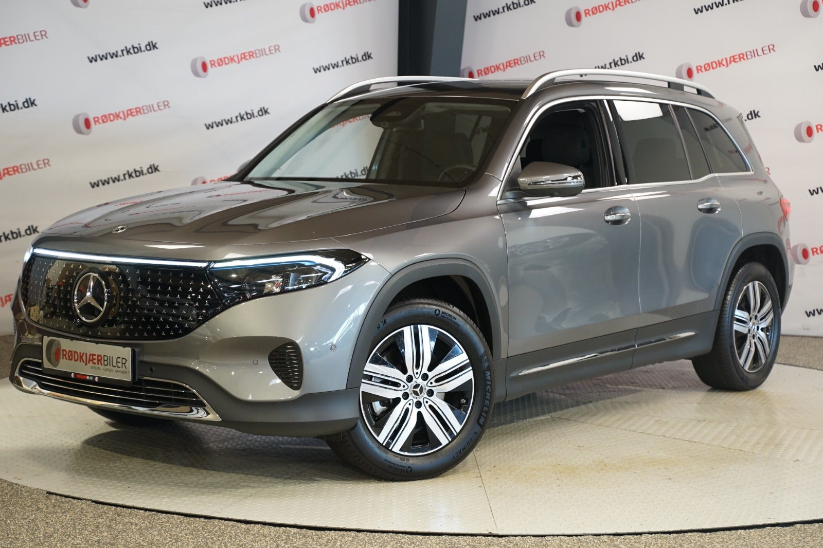 Mercedes EQB250+ Electric Art