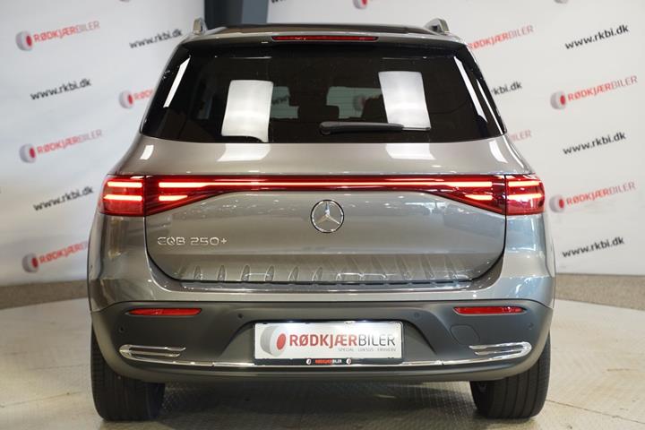 Sølv Mercedes EQB250+ fra 2025