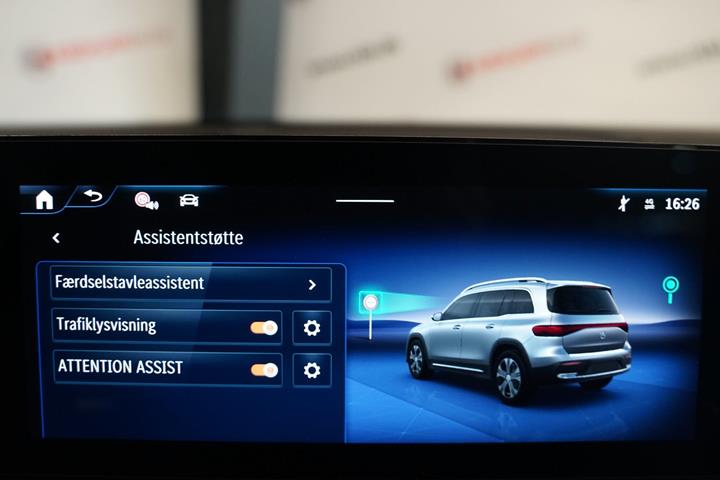 Sølv Mercedes EQB250+ fra 2025
