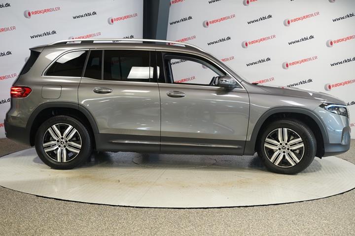 Sølv Mercedes EQB250+ fra 2025