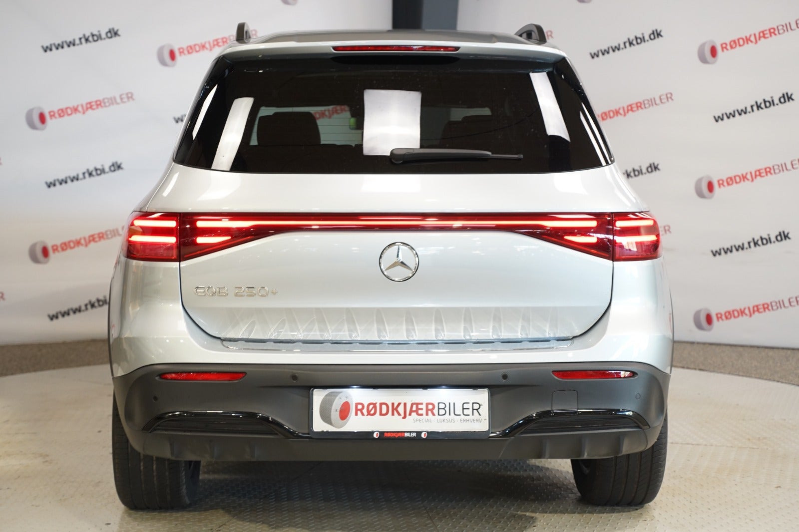 Sølv Mercedes EQB250+ fra 2025
