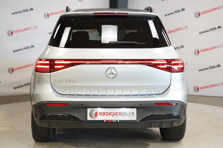 Sølv Mercedes EQB250+ fra 2025