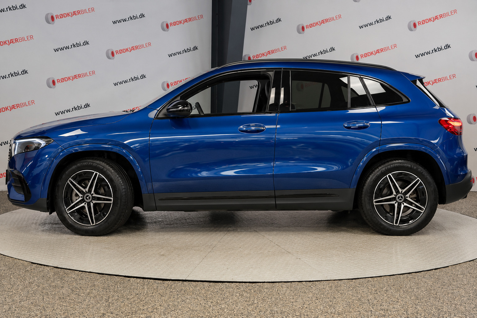 Blå Mercedes EQA250+ fra 2025