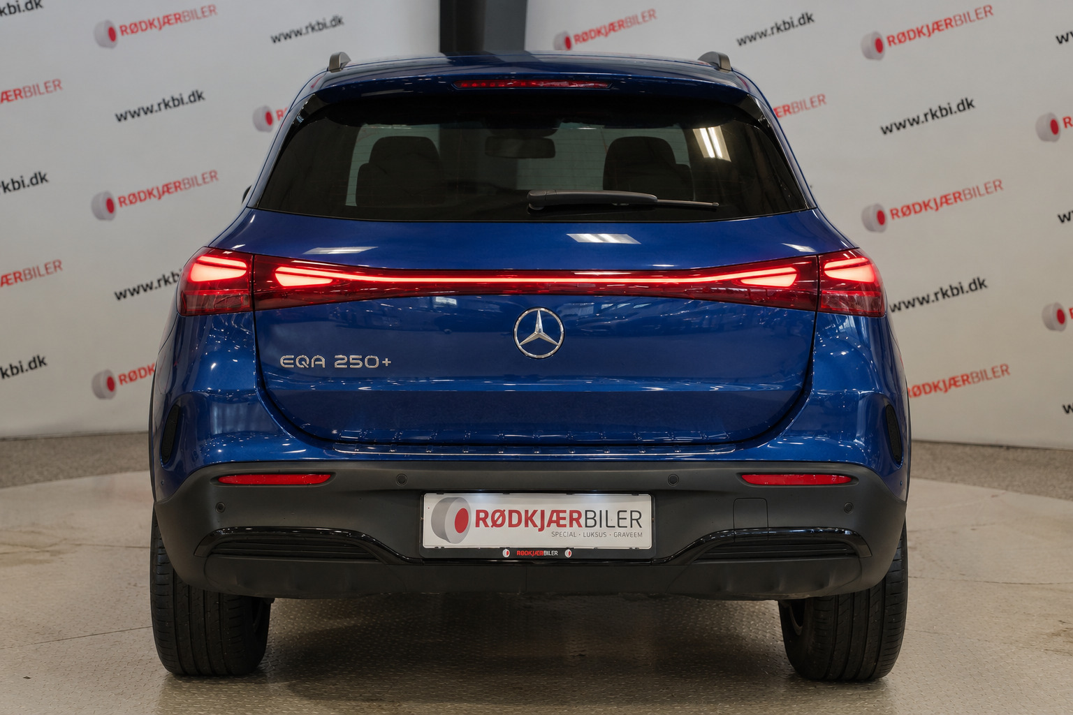 Blå Mercedes EQA250+ fra 2025