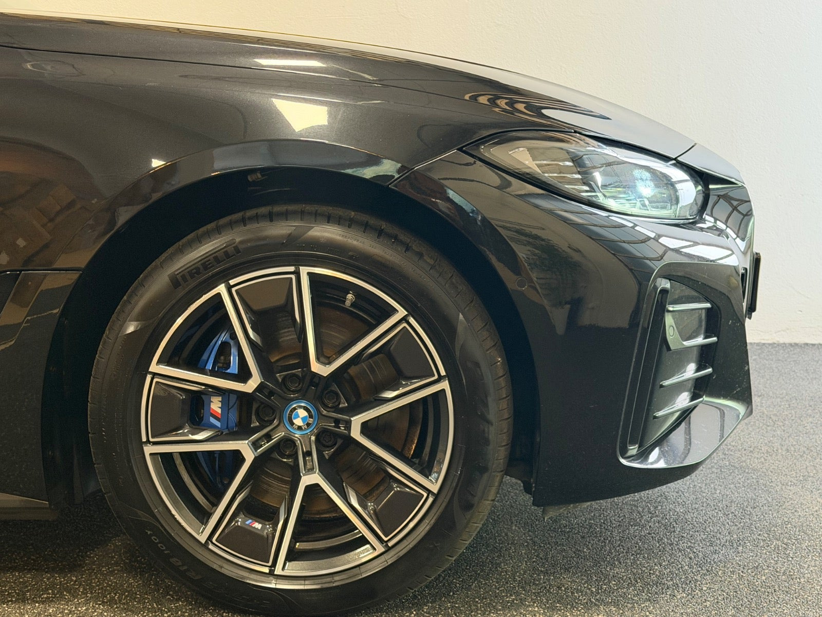Sort BMW i4 fra 2023