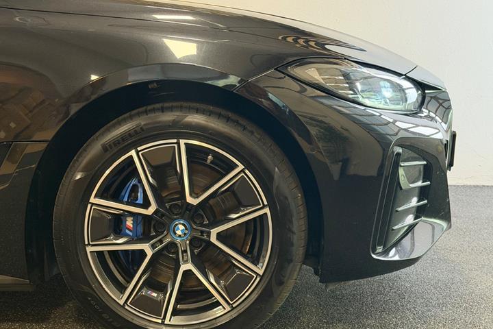 Sort BMW i4 fra 2023