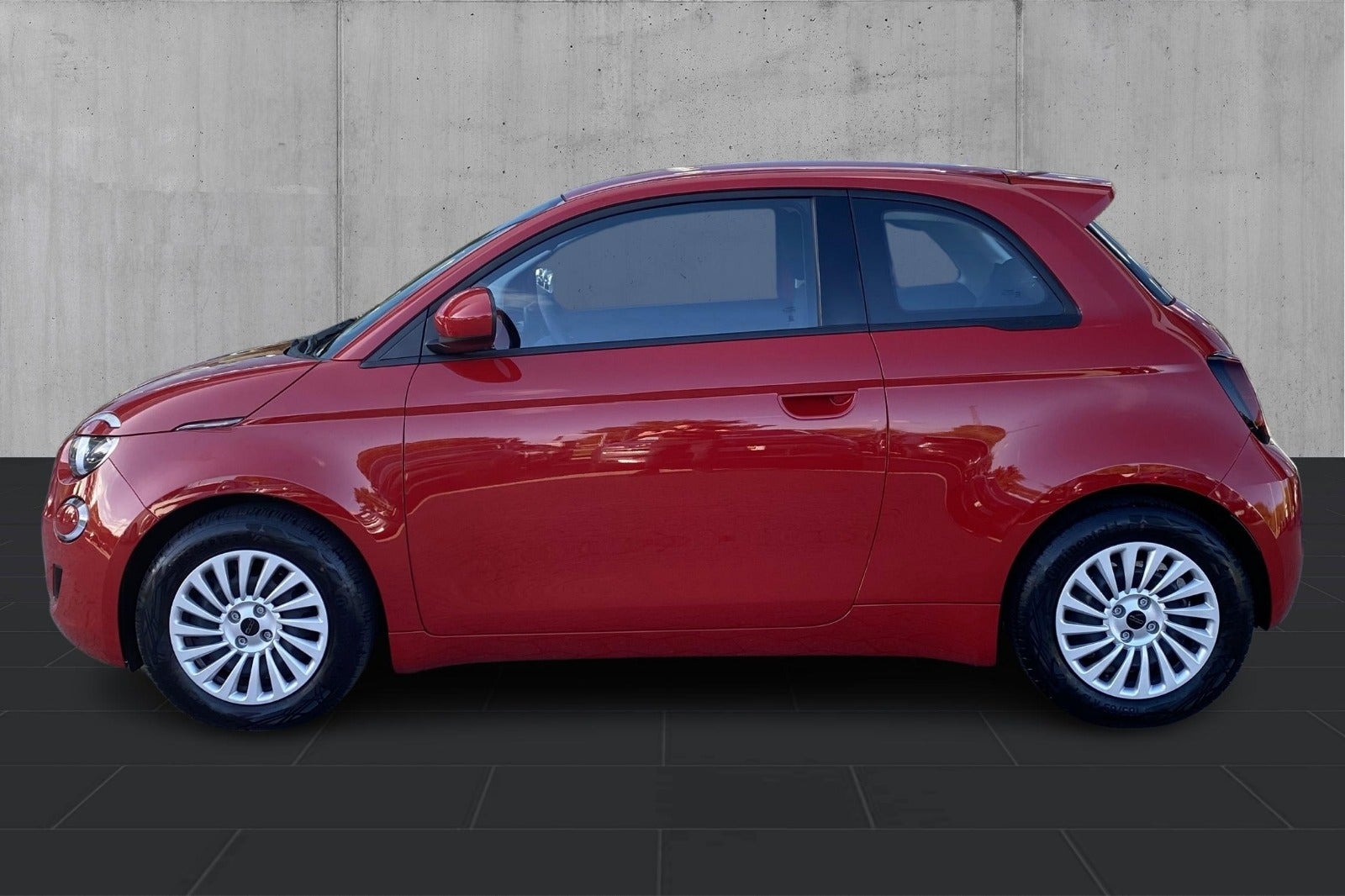 Rød Fiat 500e fra 2024